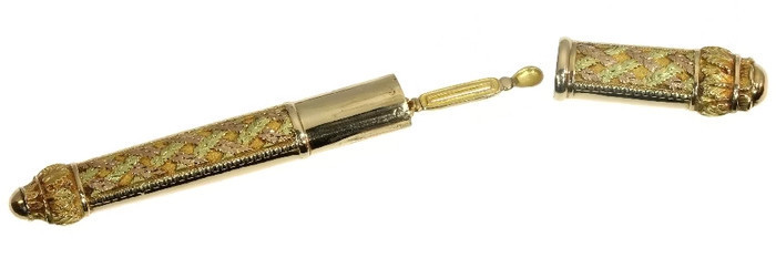 Impressive gold French pre-Victorian needle case with original needle (image 4 of 15)